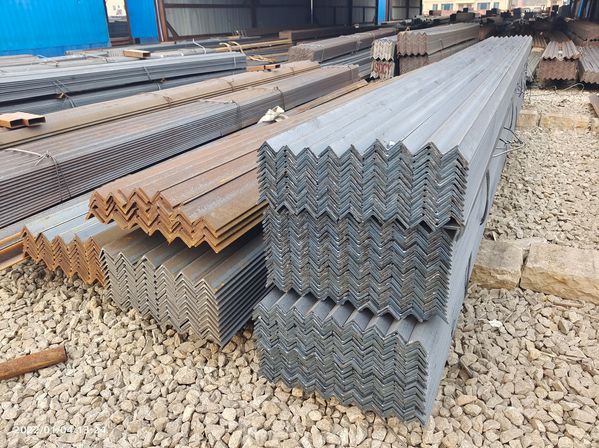 Q355B角钢冬储备货加速,钢材成本继续上升!